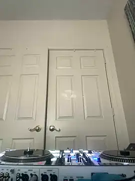 Snapshot of DemonStrokeVezzo chatting on June 2, 10:34 pm DemonStrokeVezzo online show from June 2, 10:34 pm