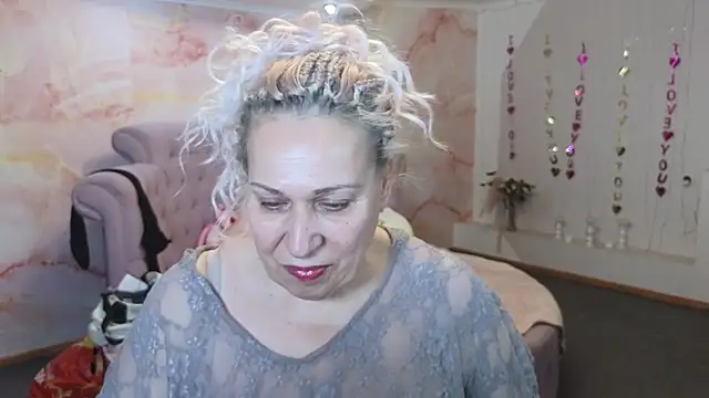 Penelope Pinky online show from November 3, 11:11 am