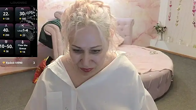 Penelope Pinky online show from April 3, 11:41 am