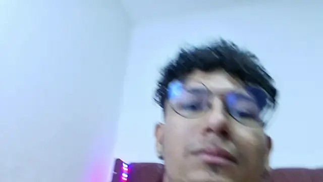 lau hotfox online show from December 19, 4:46 pm