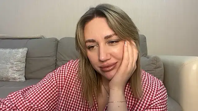 Snapshot of VickyLove047 chatting on November 15, 6:15 pm VickyLove047 online show from November 15, 6:15 pm