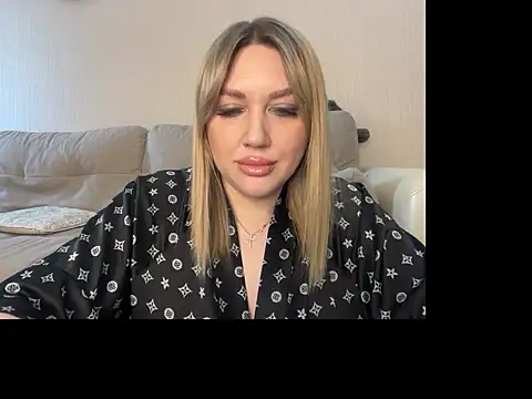 Snapshot of VickyLove047 chatting on June 14, 8:27 am VickyLove047 online show from June 14, 8:27 am