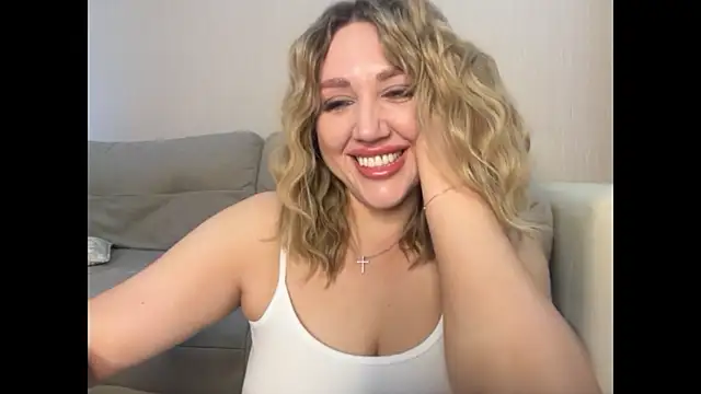 Snapshot of VickyLove047 chatting on July 4, 6:30 am VickyLove047 online show from July 4, 6:30 am