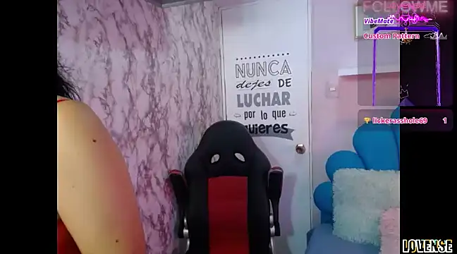 Snapshot of karime_sexygirl chatting on February 18, 1:43 am karime sexygirl online show from February 18, 1:43 am