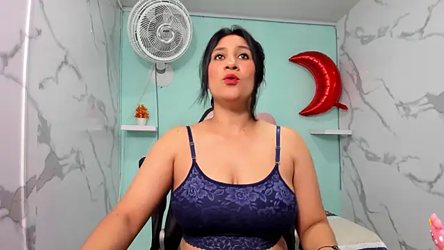 Snapshot of karime_sexygirl chatting on October 9, 11:19 am karime sexygirl online show from October 9, 11:19 am