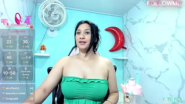 Snapshot of karime_sexygirl chatting on October 18, 11:33 am karime sexygirl online show from October 18, 11:33 am