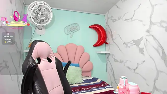 Snapshot of karime_sexygirl chatting on October 27, 3:27 pm karime sexygirl online show from October 27, 3:27 pm