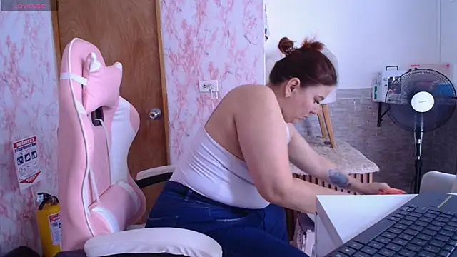 LucyanaSilva online show from May 23, 8:13 pm
