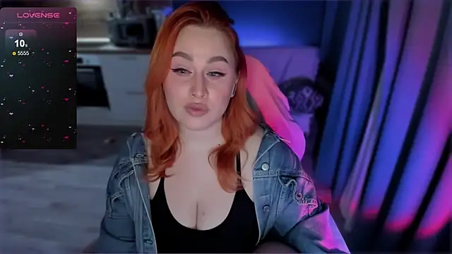 Snapshot of Flower_Camellia77 chatting on February 12, 11:41 pm Flower Camellia77 online show from February 12, 11:41 pm