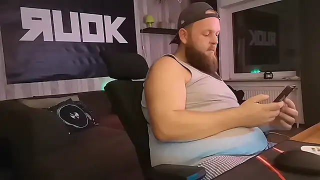 Snapshot of TinyDickBear chatting on September 10, 7:14 pm TinyDickBear online show from September 10, 7:14 pm