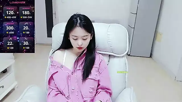 Snapshot of CN-Babycat chatting on February 27, 12:10 am CN-Babycat online show from February 27, 12:10 am