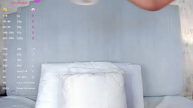 CharlotteDupontt online show from March 14, 1:46 pm