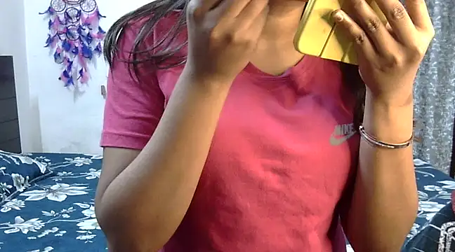 hot  surbhi online show from March 9, 12:20 pm