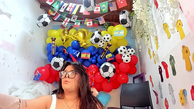 Snapshot of Danniela18_ chatting on July 21, 12:18 pm Danniela18 online show from July 21, 12:18 pm