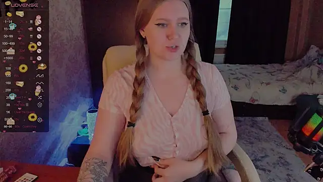 Snapshot of Alice_Dreamgirl_ chatting on December 23, 12:08 pm Alice Dreamgirl  online show from December 23, 12:08 pm