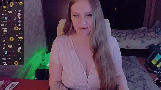 Snapshot of Alice_Dreamgirl_ chatting on December 23, 4:17 pm Alice Dreamgirl  online show from December 23, 4:17 pm