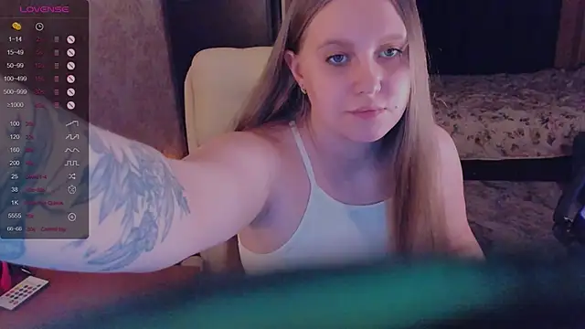 Snapshot of Alice_Dreamgirl_ chatting on December 28, 7:33 pm Alice Dreamgirl  online show from December 28, 7:33 pm