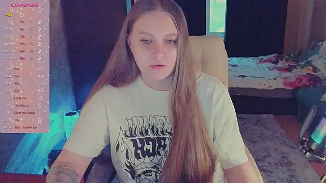 Snapshot of Alice_Dreamgirl_ chatting on January 16, 8:00 am Alice Dreamgirl  online show from January 16, 8:00 am