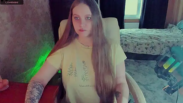 Snapshot of Alice_Dreamgirl_ chatting on February 8, 12:17 pm Alice Dreamgirl  online show from February 8, 12:17 pm