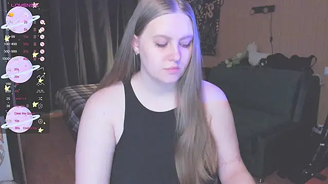 Snapshot of Alice_Dreamgirl_ chatting on October 18, 11:00 am Alice Dreamgirl  online show from October 18, 11:00 am