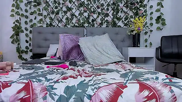 Snapshot of hotmature1 chatting on March 20, 5:36 pm hotmature1 online show from March 20, 5:36 pm