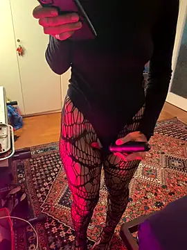 Snapshot of littlewitchxoxo chatting on October 26, 7:47 am littlewitchxoxo online show from October 26, 7:47 am