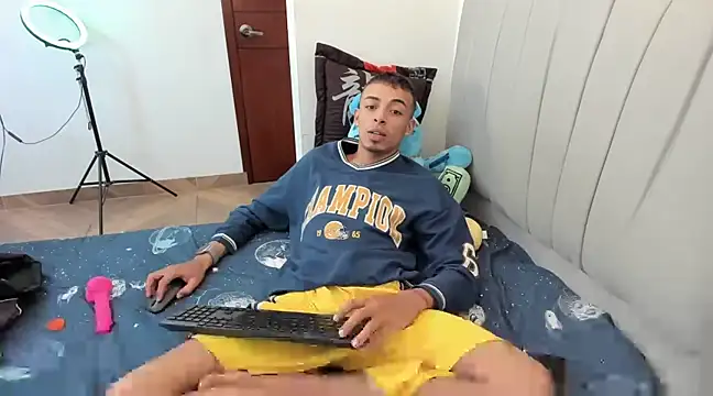 twink latino5 online show from December 23, 4:33 am