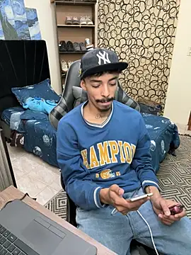 Snapshot of twink_latino5 chatting on November 29, 3:09 am twink latino5 online show from November 29, 3:09 am
