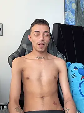 Snapshot of twink_latino5 chatting on February 22, 3:21 pm twink latino5 online show from February 22, 3:21 pm