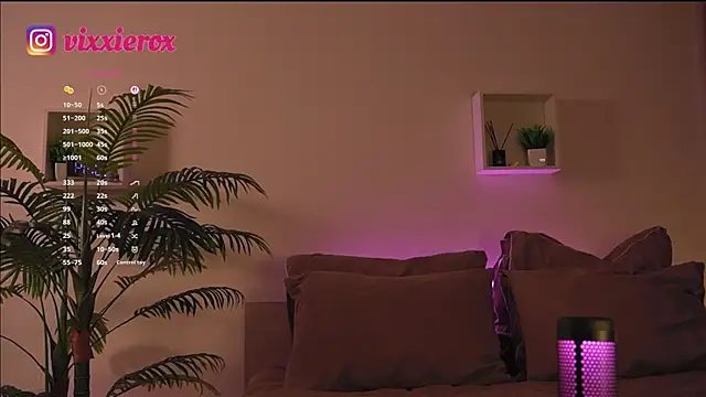 Snapshot of ViXXXiee chatting on April 28, 9:20 pm ViXXXiee online show from April 28, 9:20 pm