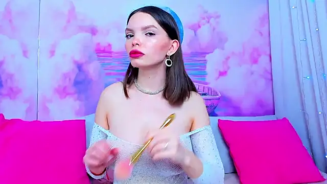 Curvy Dynamite  online show from January 25, 1:10 am