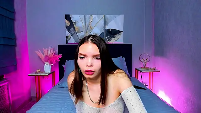 Curvy Dynamite  online show from February 26, 1:00 am