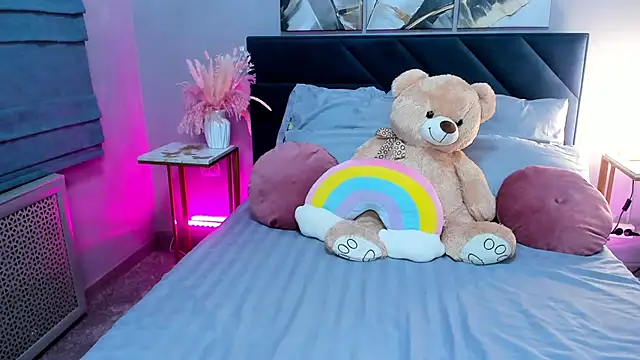 Curvy Dynamite  online show from September 14, 1:16 am