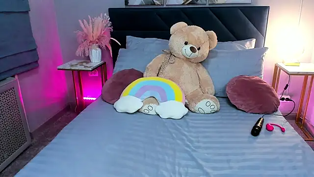 Curvy Dynamite  online show from October 22, 1:17 am