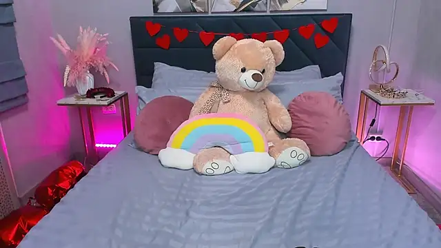 Curvy Dynamite  online show from February 27, 1:05 am