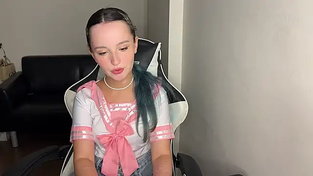 bumble bee online show from March 14, 7:34 pm