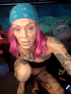 Snapshot of MommyMisfit chatting on November 6, 2:34 am MommyMisfit online show from November 6, 2:34 am