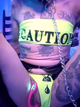 MommyMisfit online show from April 21, 1:29 am