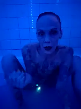 MommyMisfit online show from April 22, 10:33 pm