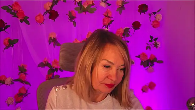 RosalindaFortuna online show from December 20, 1:43 pm