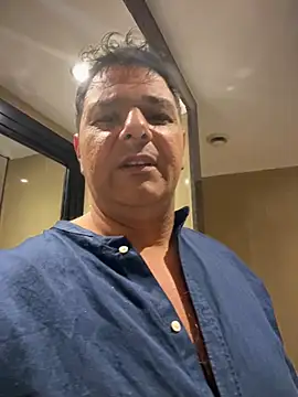 Snapshot of SecretlyDD chatting on March 4, 8:49 pm SecretlyDD online show from March 4, 8:49 pm