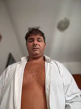 Snapshot of SecretlyDD chatting on October 2, 8:10 am SecretlyDD online show from October 2, 8:10 am