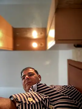 Snapshot of SecretlyDD chatting on December 3, 9:29 am SecretlyDD online show from December 3, 9:29 am