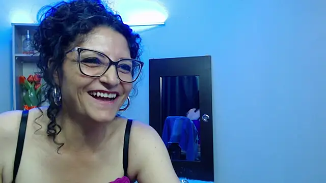 Snapshot of arianna_ros3 chatting on January 31, 11:45 pm arianna ros3 online show from January 31, 11:45 pm