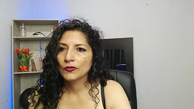 Snapshot of arianna_ros3 chatting on February 11, 3:40 pm arianna ros3 online show from February 11, 3:40 pm