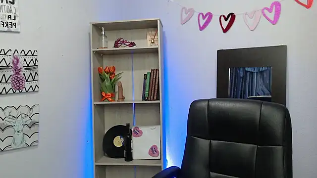 Snapshot of arianna_ros3 chatting on February 12, 6:40 pm arianna ros3 online show from February 12, 6:40 pm