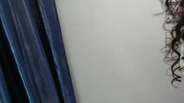 Snapshot of arianna_ros3 chatting on February 14, 4:20 pm arianna ros3 online show from February 14, 4:20 pm