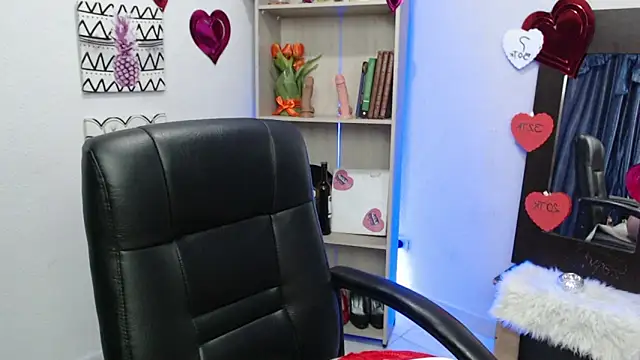 Snapshot of arianna_ros3 chatting on February 14, 7:23 pm arianna ros3 online show from February 14, 7:23 pm