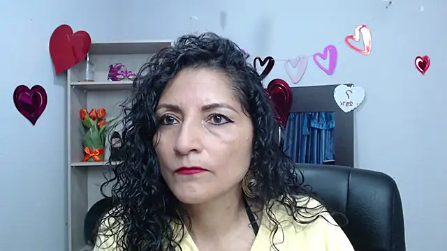 Snapshot of arianna_ros3 chatting on February 15, 4:12 pm arianna ros3 online show from February 15, 4:12 pm