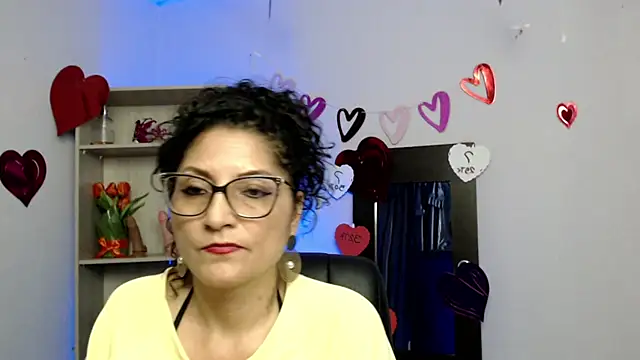 Snapshot of arianna_ros3 chatting on February 15, 7:17 pm arianna ros3 online show from February 15, 7:17 pm